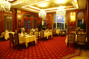 朗热堡咖啡厅——提供丰盛国际自助早餐、多款套餐及特色零点菜肴。